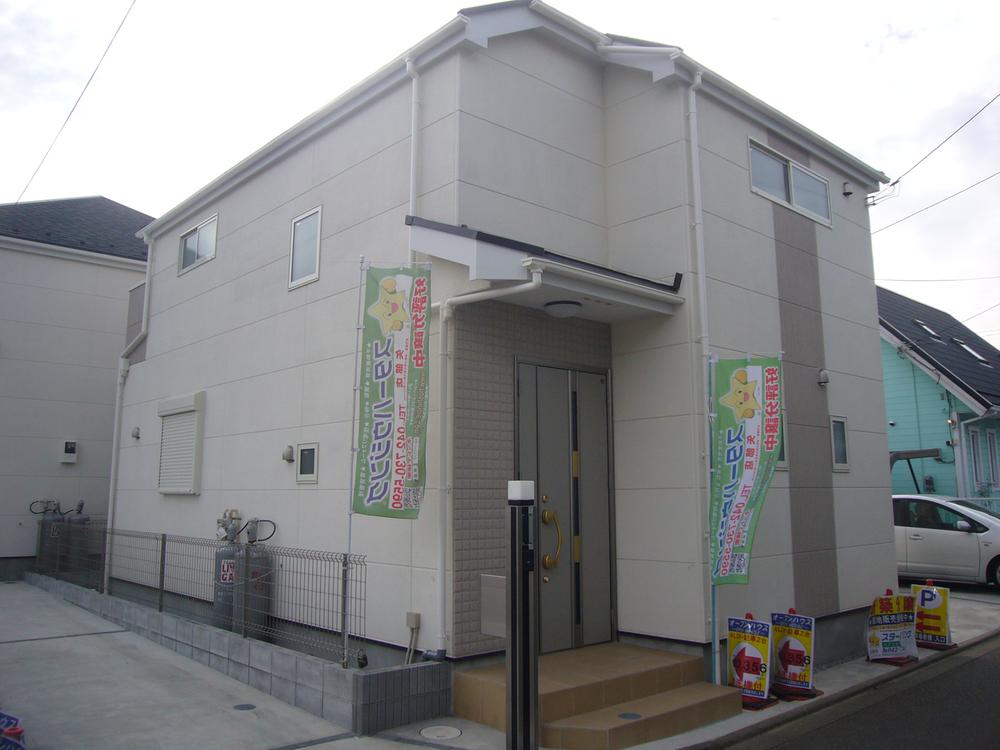 Local appearance photo. Local (12 May 2013) Shooting