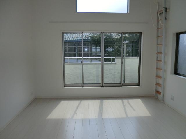 Living. Local (September 2013) Shooting