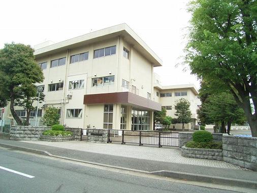 Junior high school. Kamitsuruma 300m until junior high school