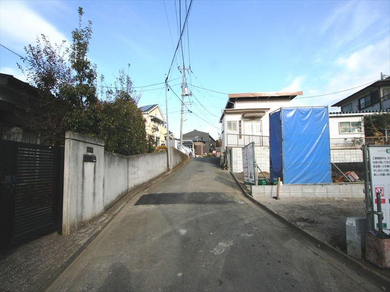 Local photos, including front road. Local (12 May 2013) Shooting