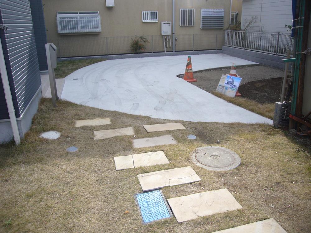 Local appearance photo. Local (12 May 2013) Shooting. Wide parking space or garden space