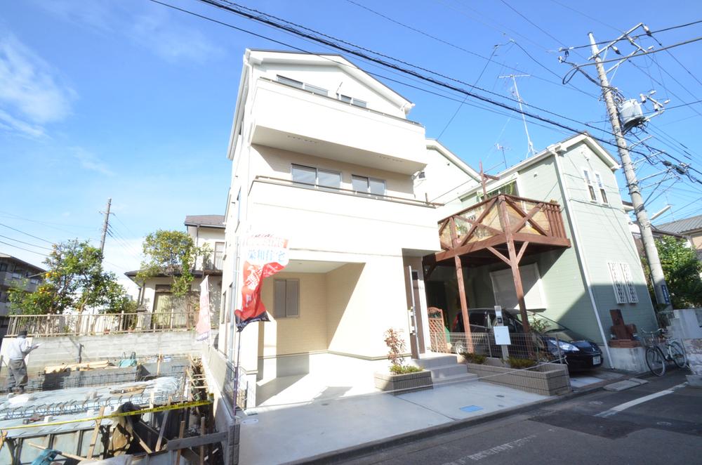 Local appearance photo. Day is good in the south road ☆