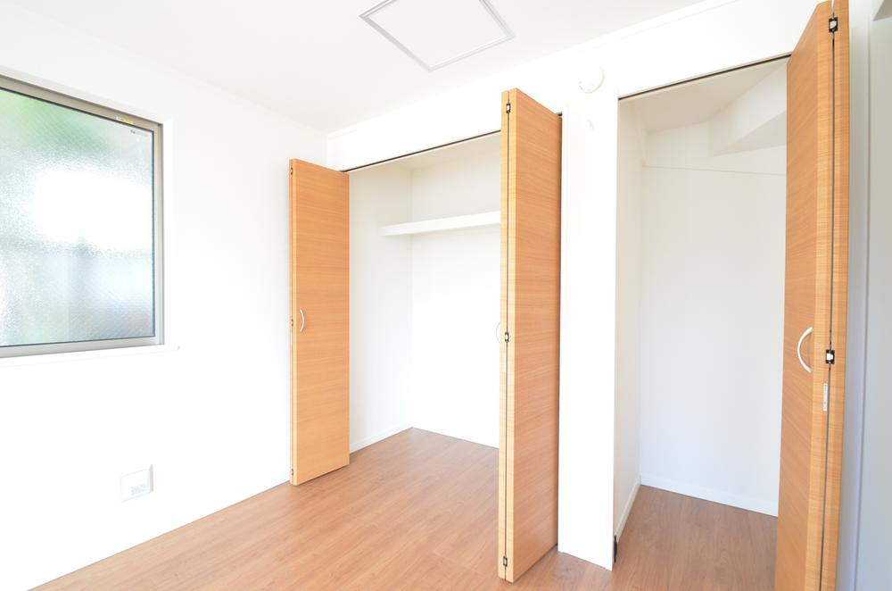 Non-living room. It is also safe direction with much baggage with a lot of storage ☆