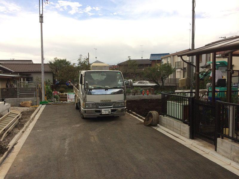 Local appearance photo. House before the road