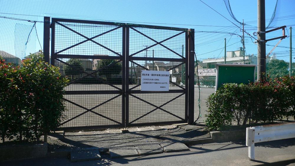 park. Onuma petting 280m to Square