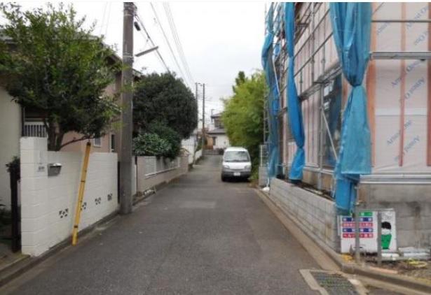 Local photos, including front road. Local (10 May 2013) Shooting