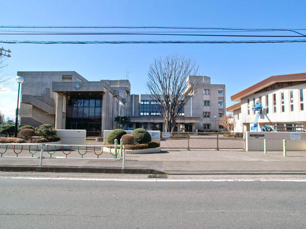 Junior high school. Unomori 320m until junior high school