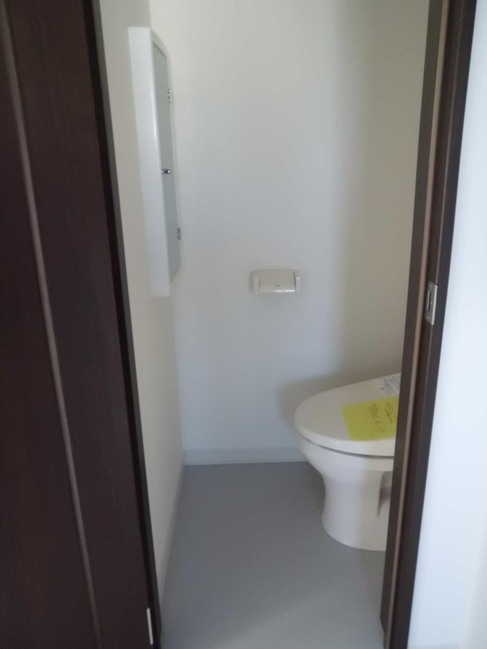 Toilet. Indoor (12 May 2013) Shooting