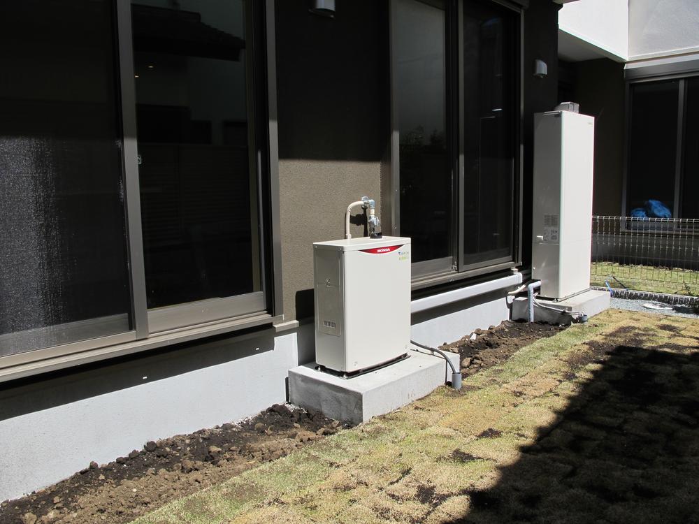 Power generation ・ Hot water equipment. ECOWILL is, It is the water heater with a power generation function. Make electricity using gas, For us boil water by utilizing the waste heat. Contributing to saving energy costs!  [Photo: sales contract already dwelling unit]