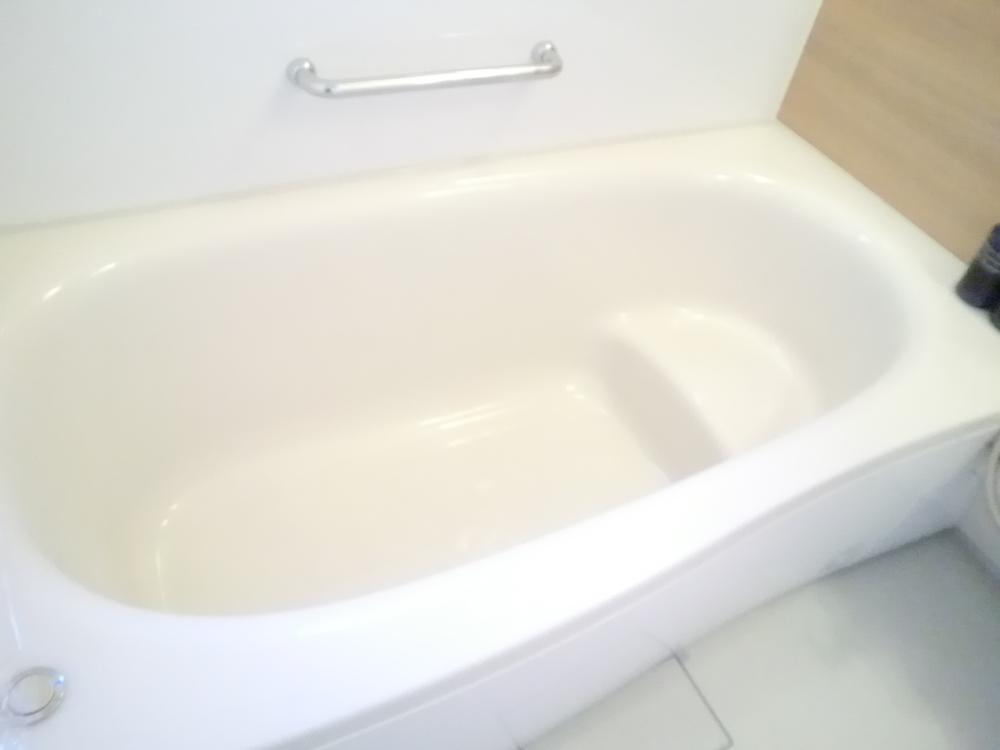 Other Equipment. In the bathroom, Has adopted the hot water is cold hard «warm tub». Since the reduce the number of times of reheating, Also for us to contribute to the reduction of utility costs. Tub, It has become a hanging, such as it is sitz bath to design the waist.