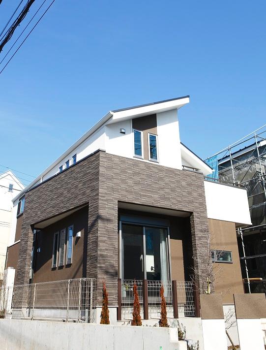 Construction ・ Construction method ・ specification. Called buttress, It has been made an auxiliary wall in appearance. There is a big show effect the building itself, Dramatizing the stately appearance.  [Sales contract already dwelling unit]