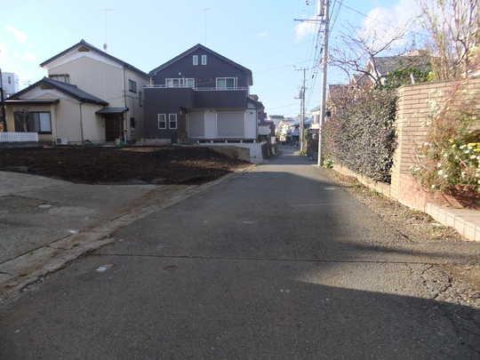 Local photos, including front road. Frontal road