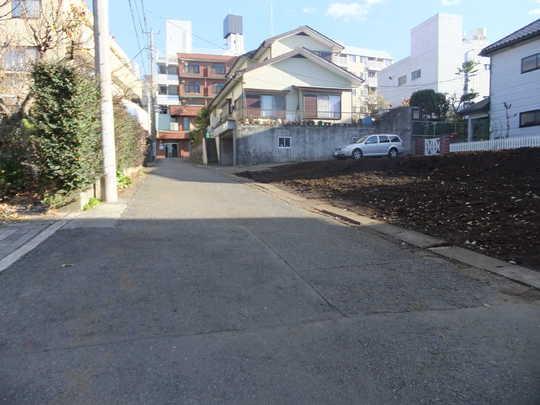 Local photos, including front road. Frontal road