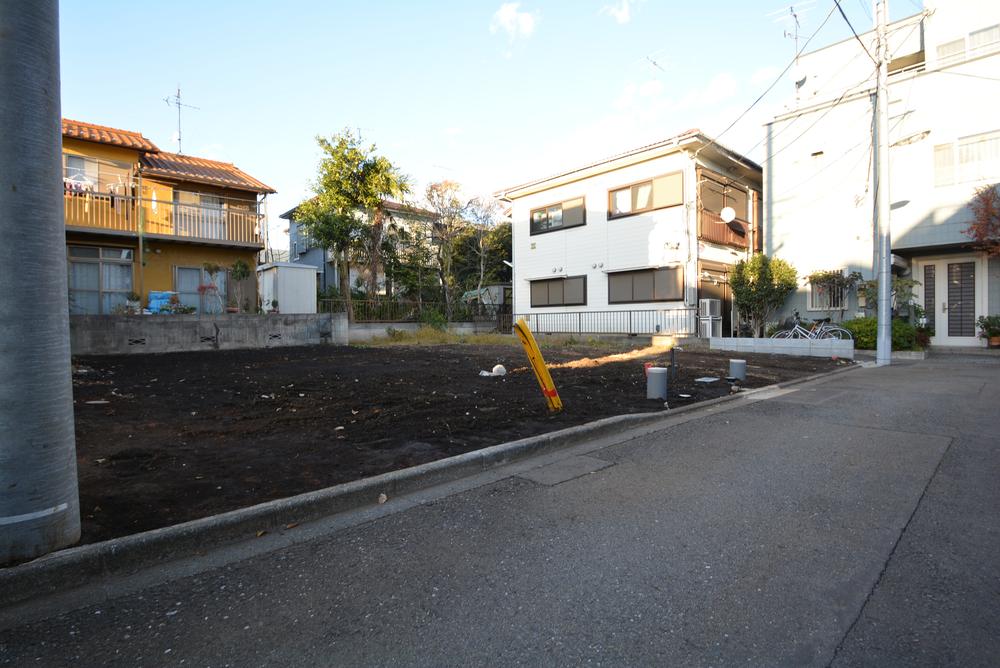 Local photos, including front road. Local (12 May 2013) Shooting