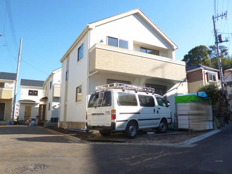 Local appearance photo. Local (12 May 2013) Shooting