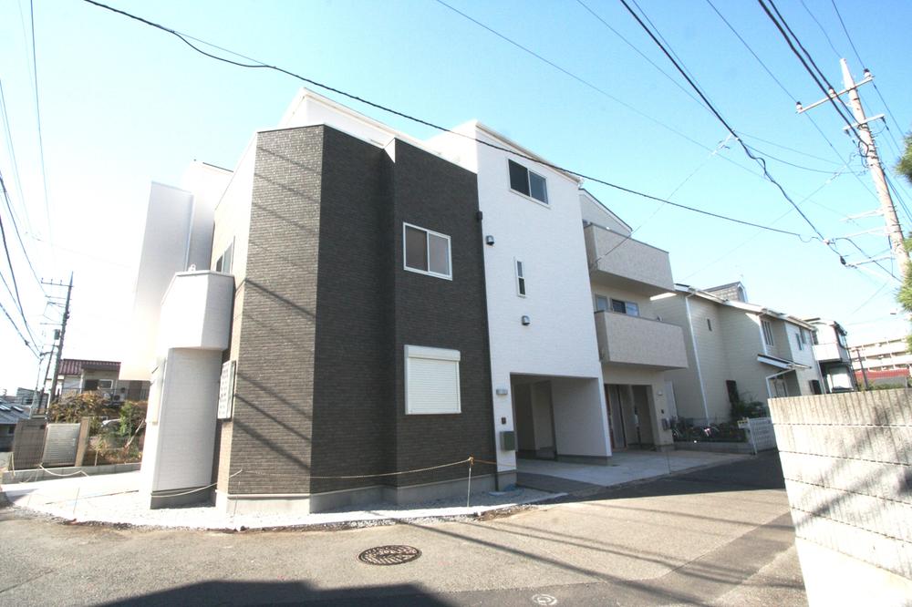 Local appearance photo. Indoor (11 May 2013) Shooting