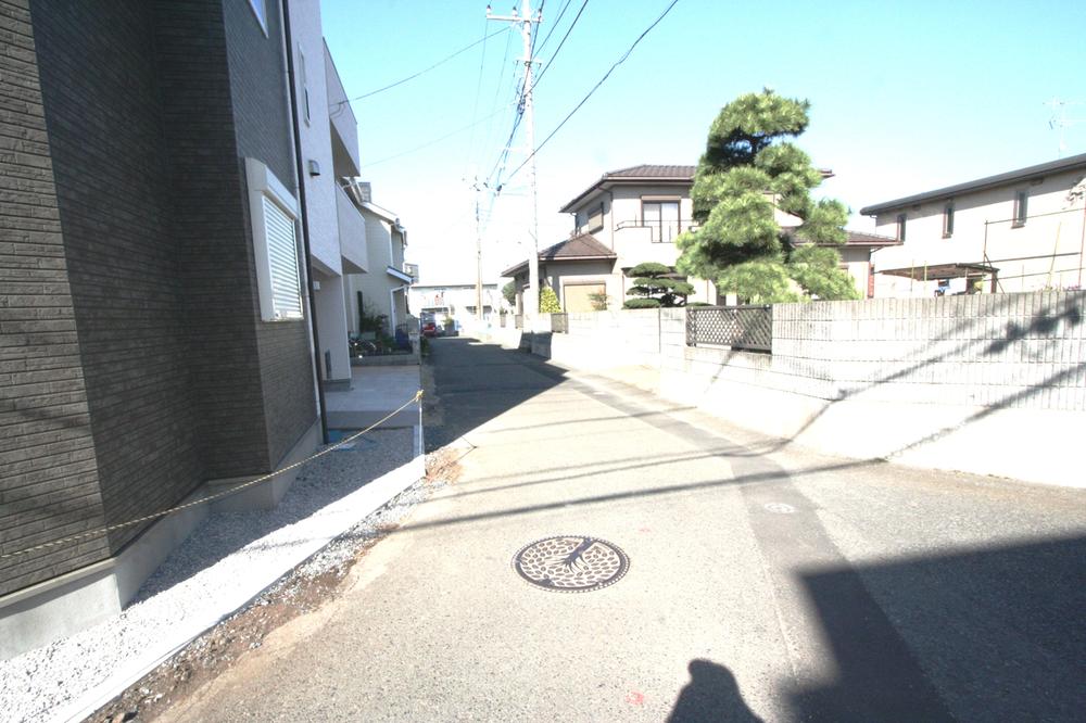 Local photos, including front road. Indoor (11 May 2013) Shooting