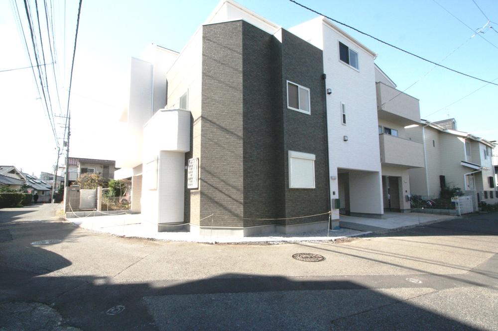 Local appearance photo. Indoor (11 May 2013) Shooting