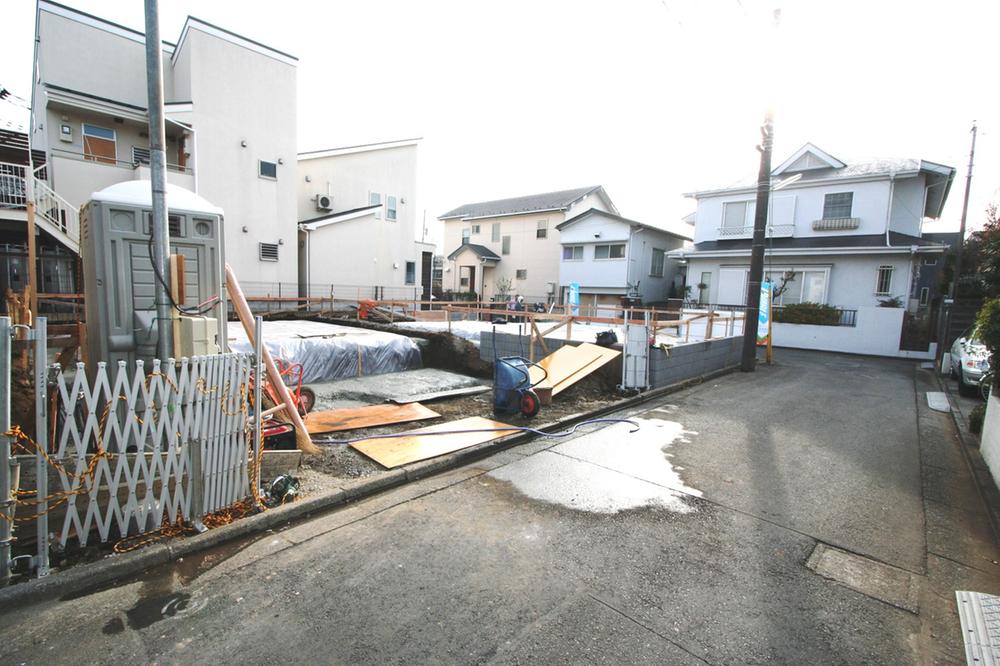 Local photos, including front road. Local (12 May 2013) Shooting