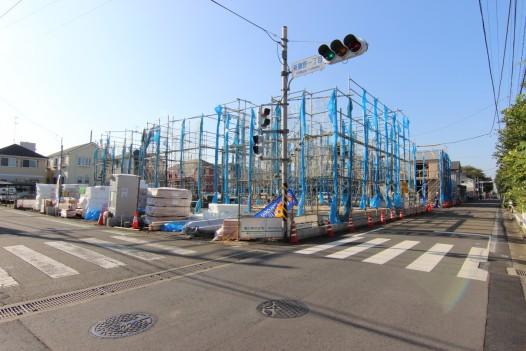 Local photos, including front road. Local (10 May 2012) shooting