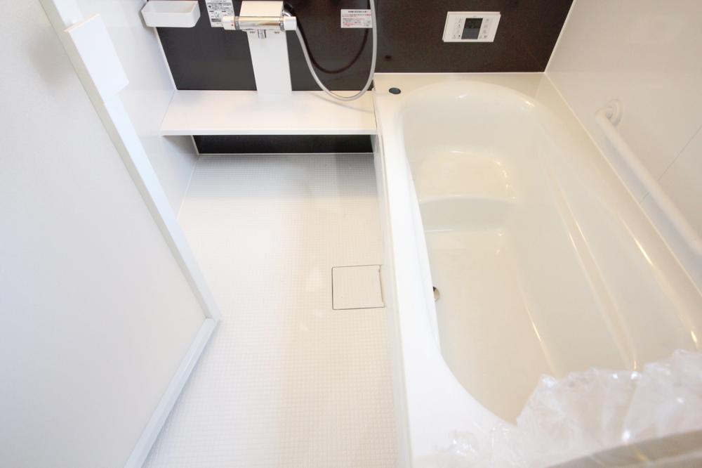 Same specifications photo (bathroom). Dad! Please extend the leg in a large bath! Ne tired of the day is blown off!