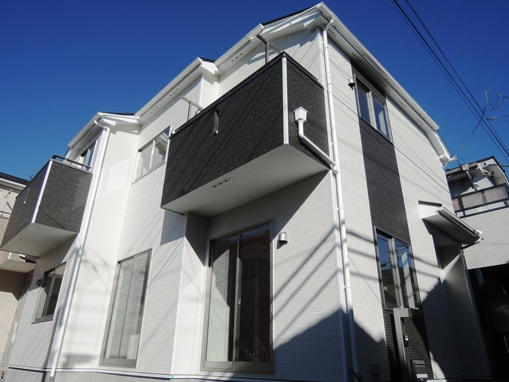 Local appearance photo. Local (12 May 2013) Shooting