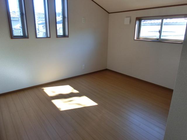 Non-living room. 1 Building