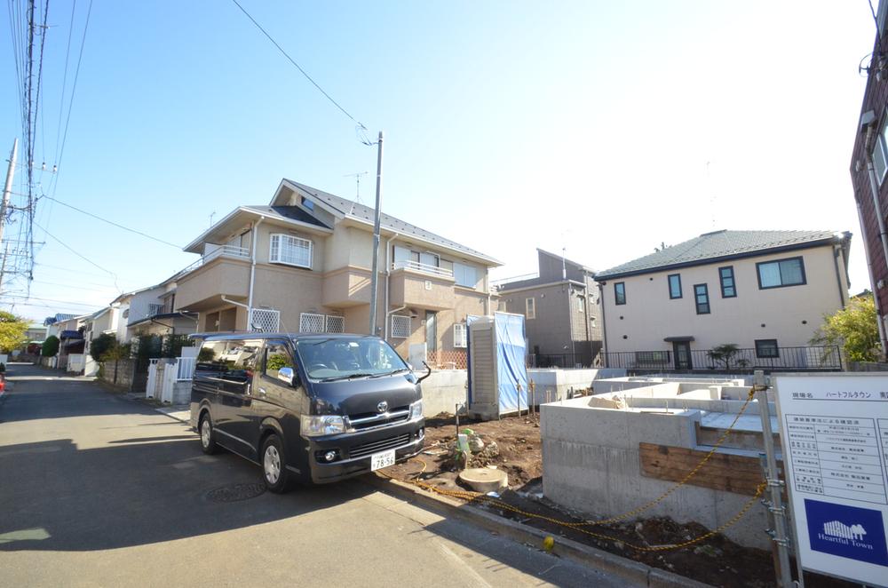 Local photos, including front road. The garden is also 0.00 sunny ☆