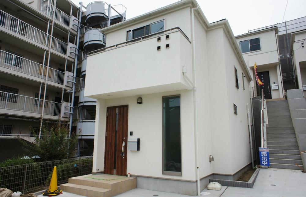 Local appearance photo. Local (July 2013) Shooting H Building ・ It is within walking distance in 2 lines Available ☆  ・ Living environment favorable!