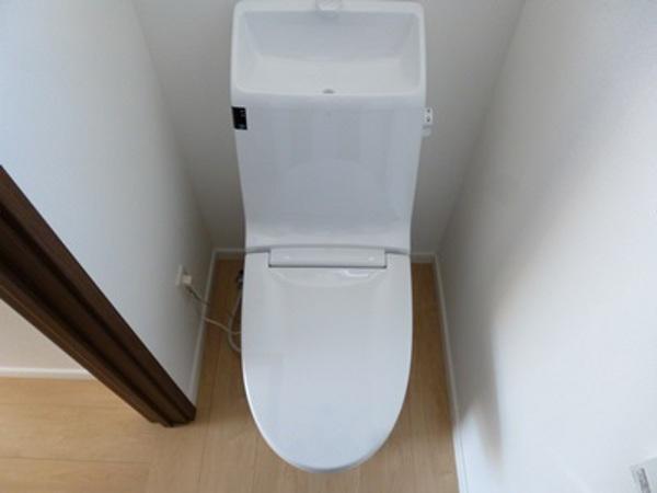 Toilet. Indoor (11 May 2013) Shooting