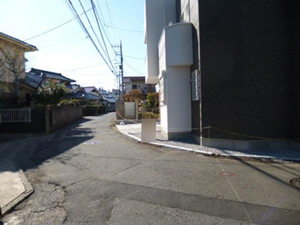 Local photos, including front road. Local (11 May 2013) Shooting