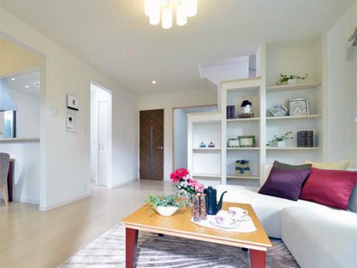 Living. About 14.3 tatami room a living-dining high ceiling to produce a sense of open. Illuminates the oasis light of the family of the sun shine in from three sides window. or, Set up a living-in stairs to nurture the family of communication (sale already model house)