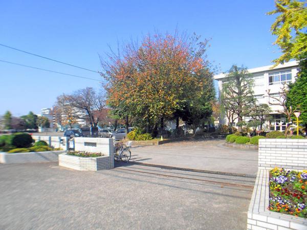 Primary school. 340m until Taniguchi stand elementary school