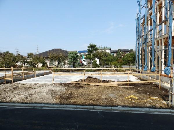 Local photos, including front road. 3 Building site (October 2013) Shooting