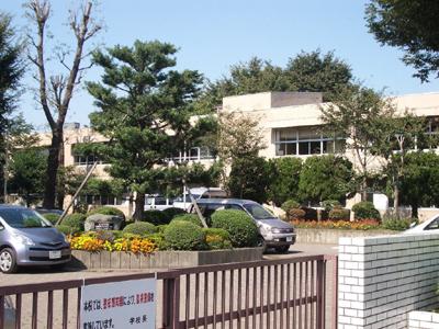 Junior high school. Onominami 290m until junior high school