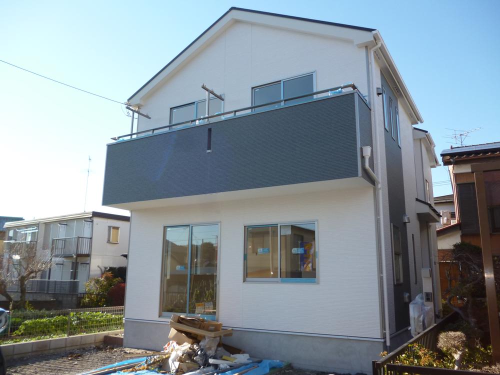 Local appearance photo. 1 Building