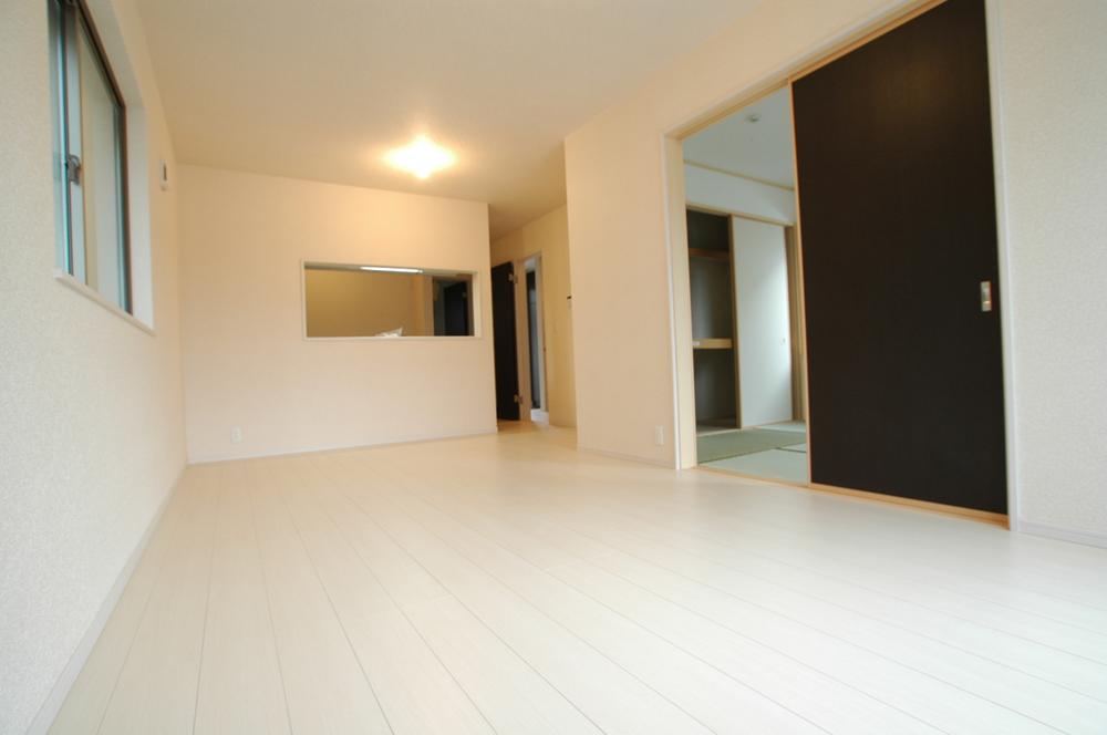 Same specifications photos (living). Same specifications