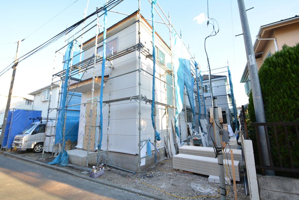 Local photos, including front road. Local (12 May 2013) Shooting