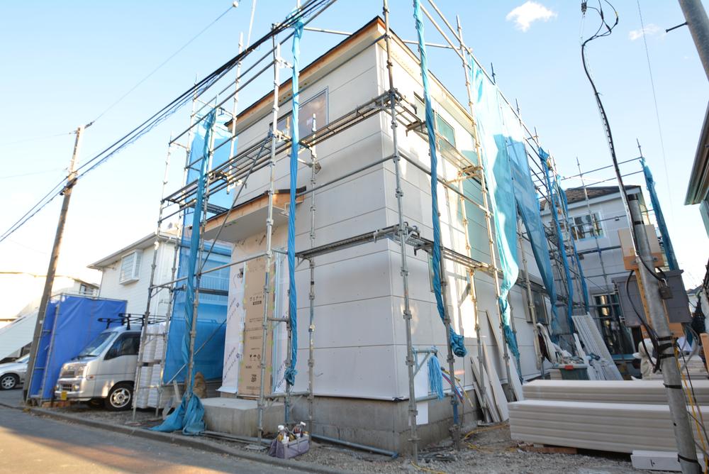 Local appearance photo. Local (12 May 2013) Shooting