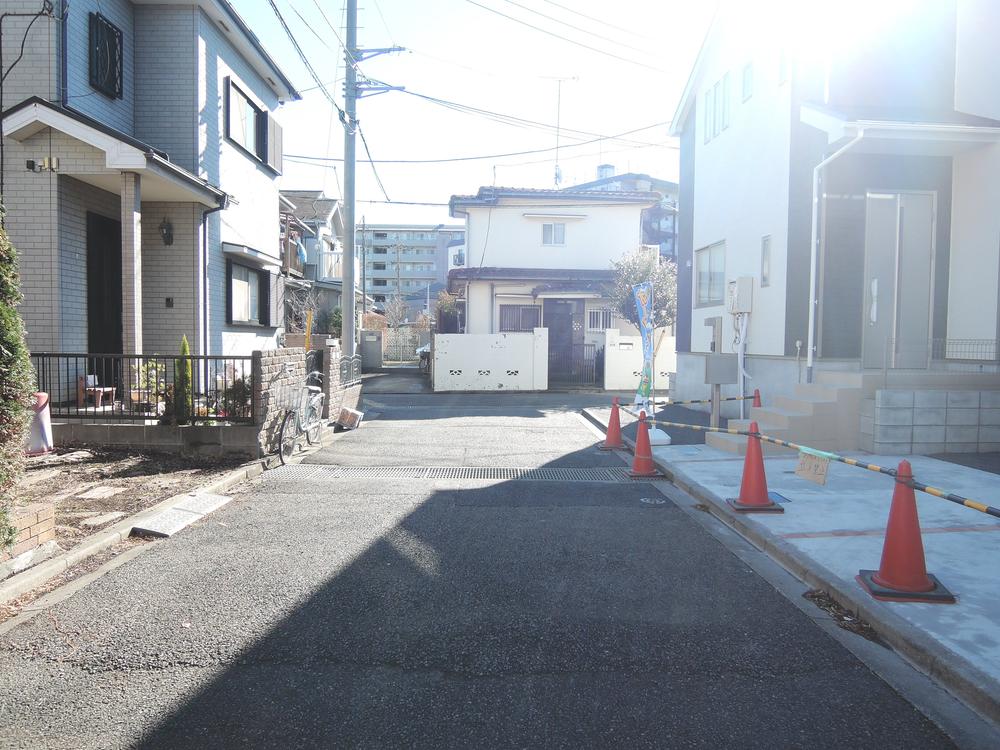 Local photos, including front road. Local (12 May 2013) Shooting