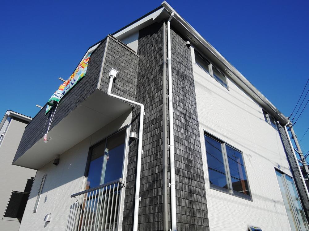 Local appearance photo. Local (12 May 2013) Shooting