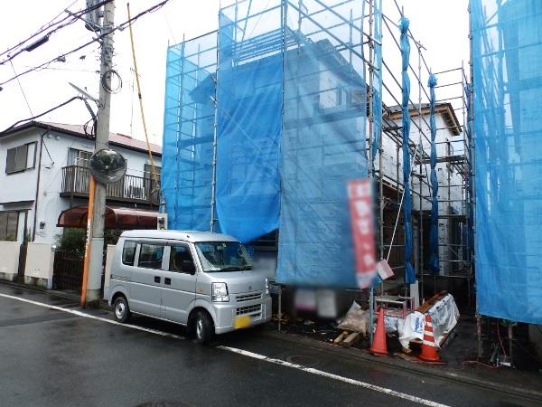 Local photos, including front road. 1 Building Local (10 May 2013) Shooting