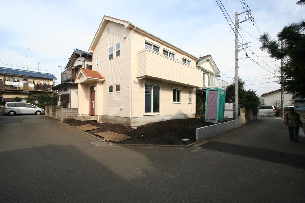 Local photos, including front road. Local (10 May 2013) Shooting