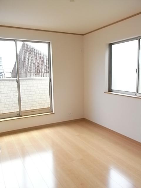 Non-living room. Same specifications