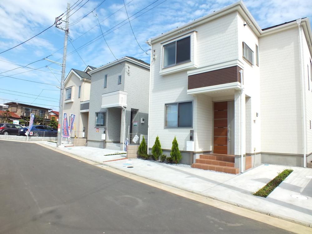 Rendering (appearance). Same specifications