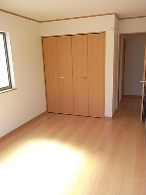 Non-living room. Same specifications