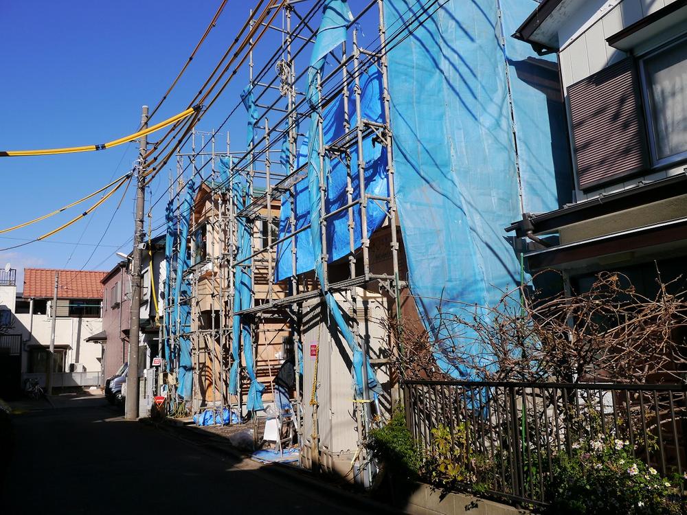 Local appearance photo. Living environment is also good in the leafy quiet residential area of Chuorinkan Station 9 minute walk.