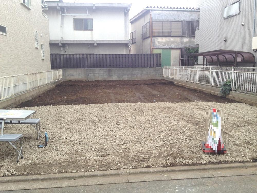 Local appearance photo. Local (11 May 2013) Shooting