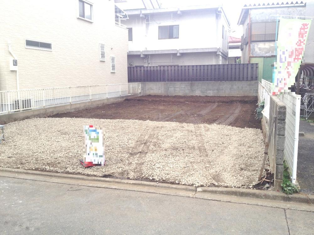 Local photos, including front road. Local (11 May 2013) Shooting