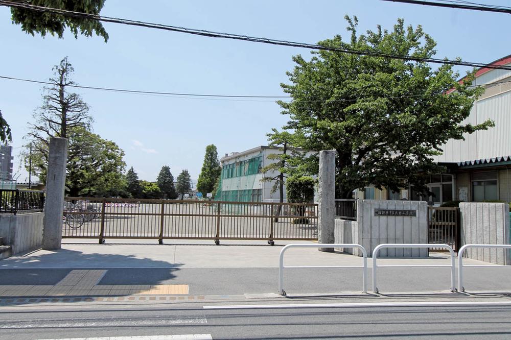 Primary school. 140m to Ohno elementary school